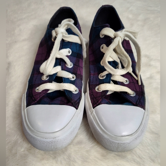 Airwalk Purple And Blue Plaid Canvas Sneakers with White Laces - Picture 3 of 16